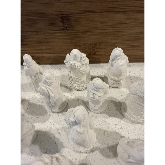 Wee Crafts Baker's Dozen Ready to‎ Paint Santa Ceramic Christmas Figurines - Picture 16 of 16